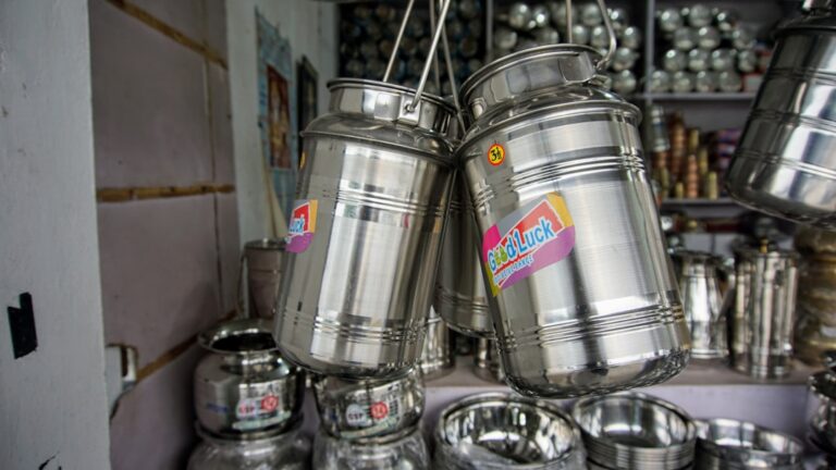 Cum să organizezi spațiile de depozitare eficient