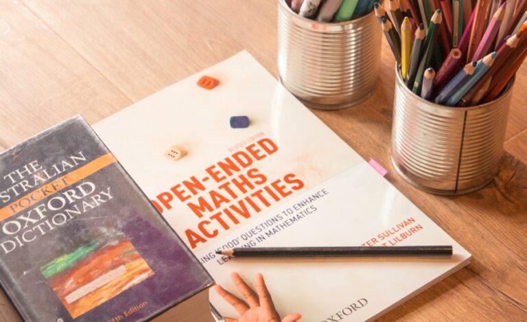 Ghid practic pentru pregătirea temelor și proiectelor școlare cu succes