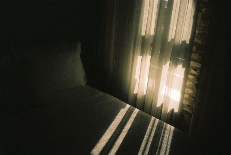 De ce visezi sunete fără sursă