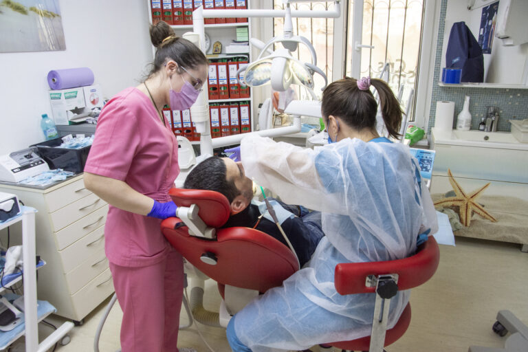 Cum alegi cea mai bună clinică stomatologică