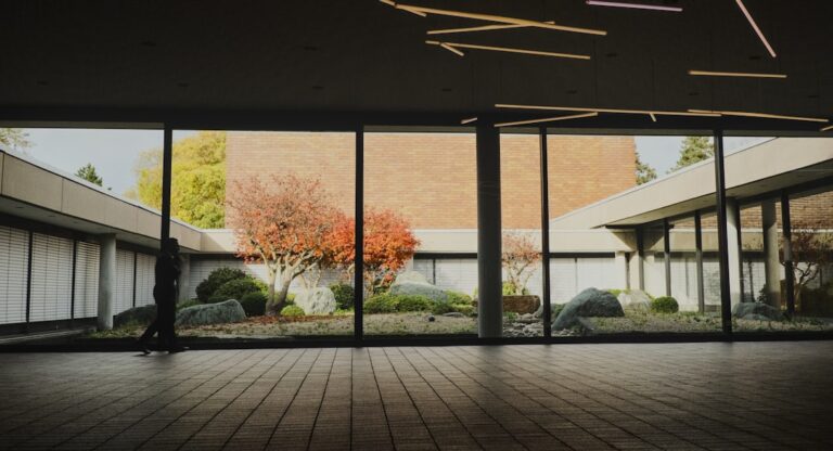 Filozofia tăcerii într-o lume zgomotoasă